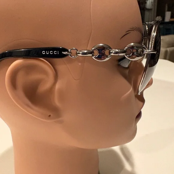 Gucci Sunglasses with silver Frame and Silver Marine chain  display picture 3